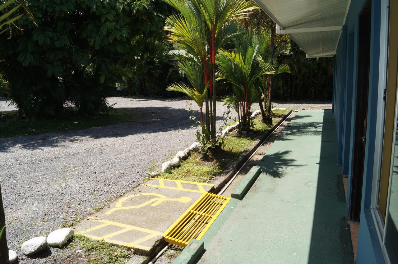 Hotel Y Cabinas Del Tropico Guápiles Exterior foto